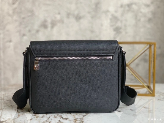 VUITTON DISTRICT LOUIS PM 0402